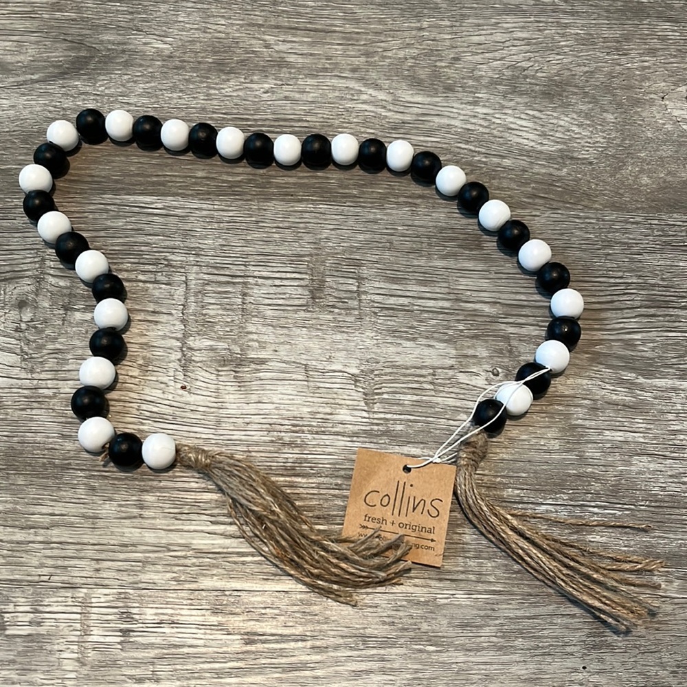 NWT Collins Black/ White Bead Decor
2’ 3”